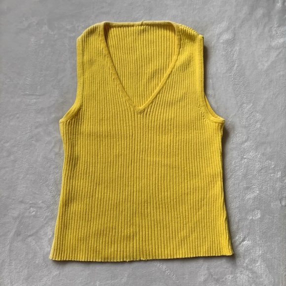 Yellow Ribbed Sweater Vest 🌼 - Picture 1 of 4
